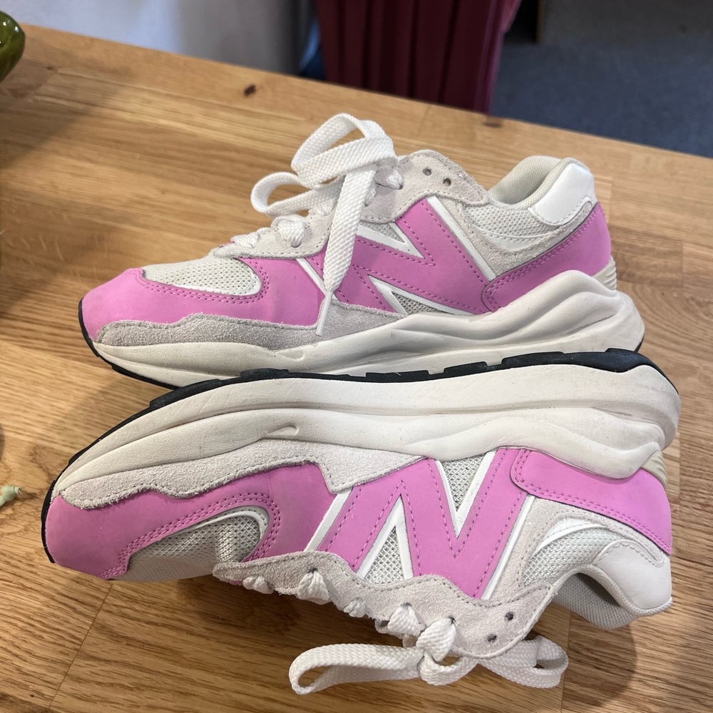 New Balance 5740 in Barbie Pink (Raspberry) - Size 8- |  57/40 Hot Pink